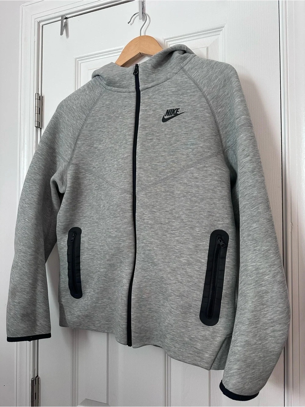 Nike Light Grey Full-Zip Hoodie with Black Accents